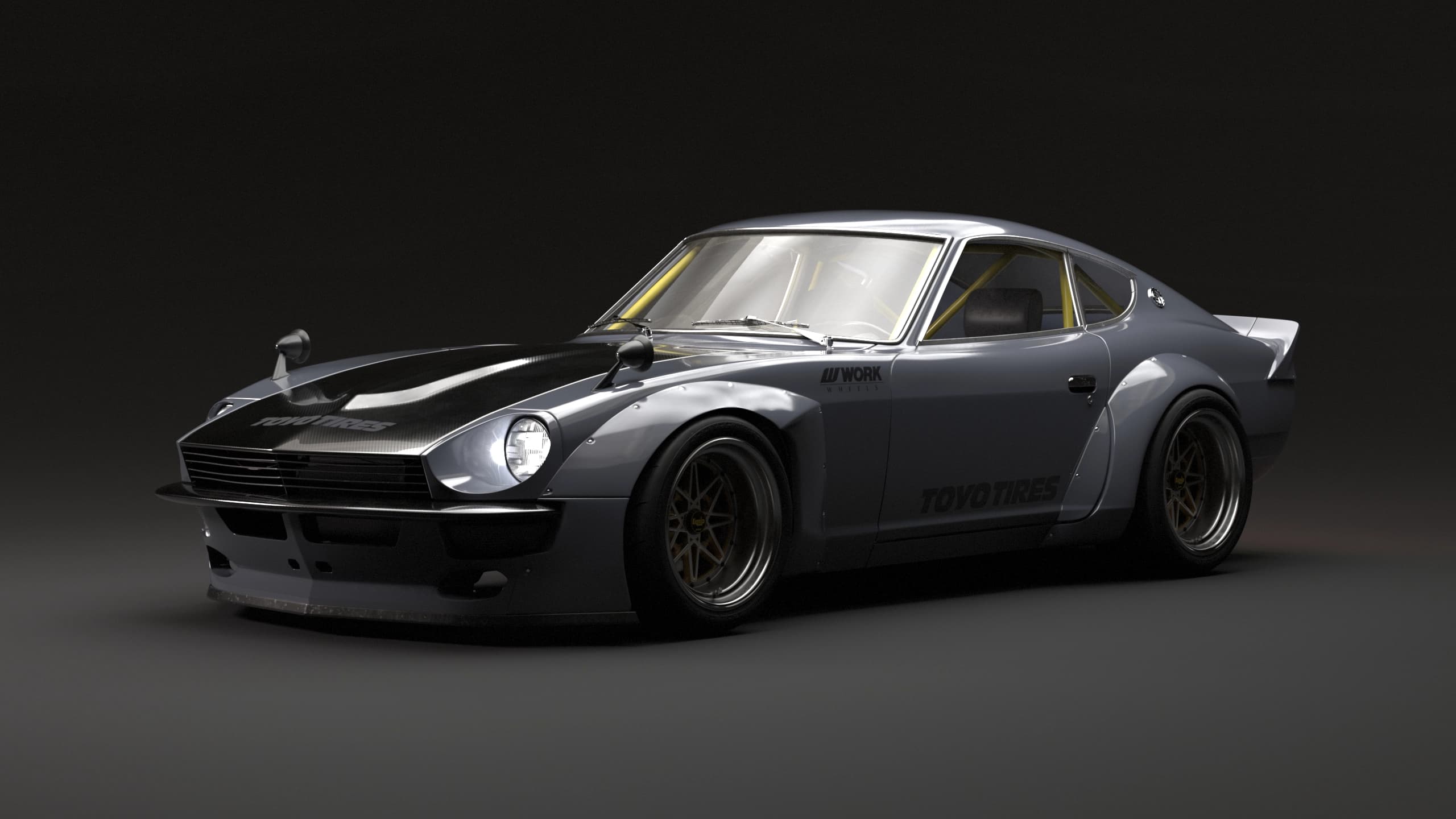 Rendering 3D di Datsun 240Z customizzata widebody in grigio, vista tre quarti anteriore su sfondo studio scuro, decalcomania Toyo Tires e cerchi WORK
